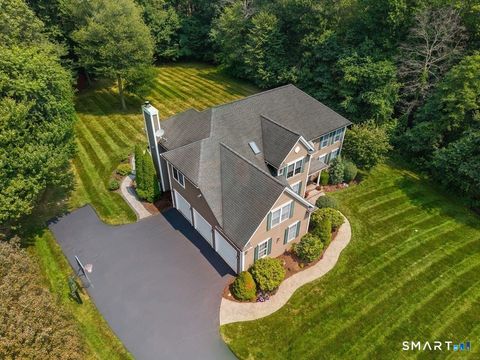 Photo of 15 Harvest Glen, East Lyme, CT 06333 (MLS # 24176489)