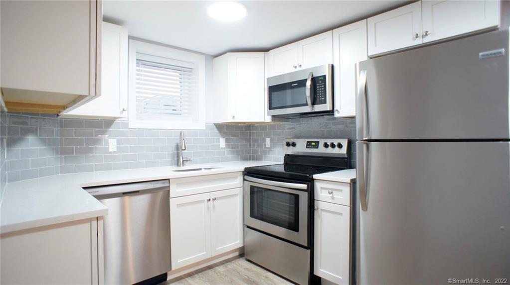Main Street Ll, Norwalk, Connecticut - 2 Bedrooms  
1 Bathrooms  
4 Rooms - 