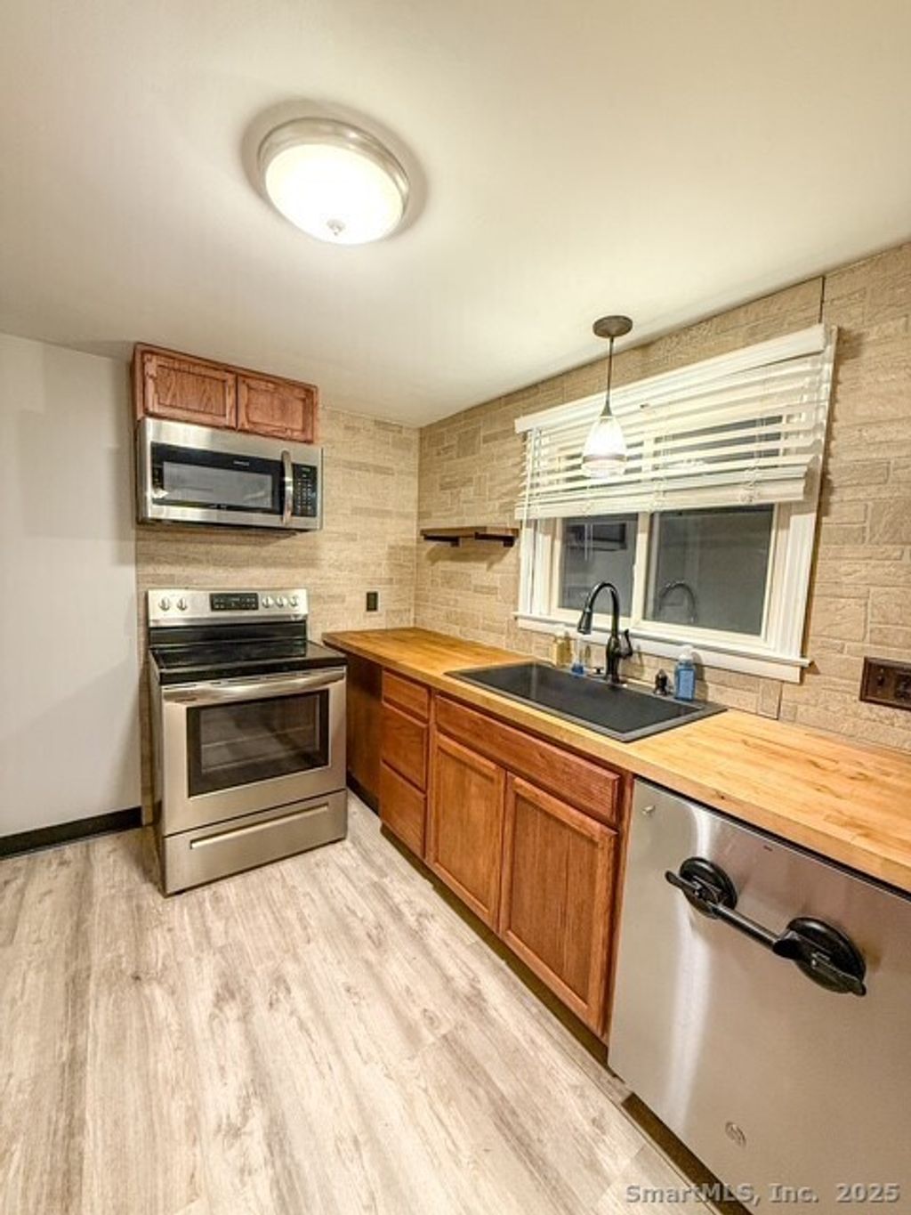 Photo of 129 Orchard Street, Meriden, CT 06450 (MLS # 24142779)