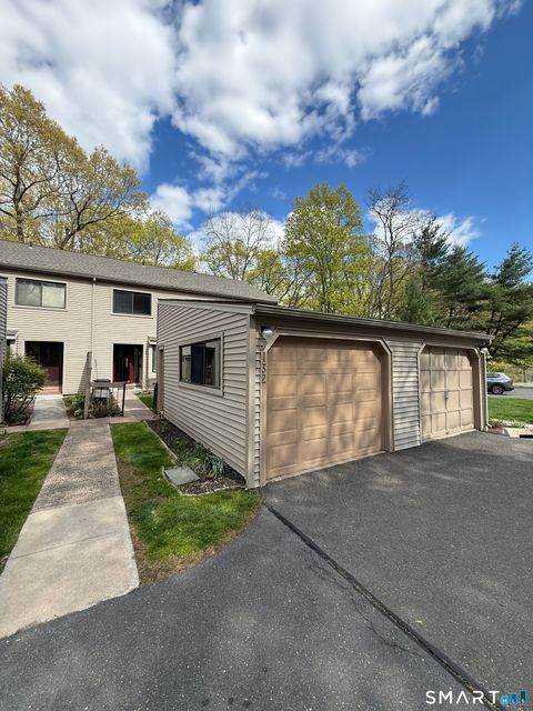 Photo of 132 Farmington Chase Crescent #132, Farmington, CT 06032 (MLS # 24172485)