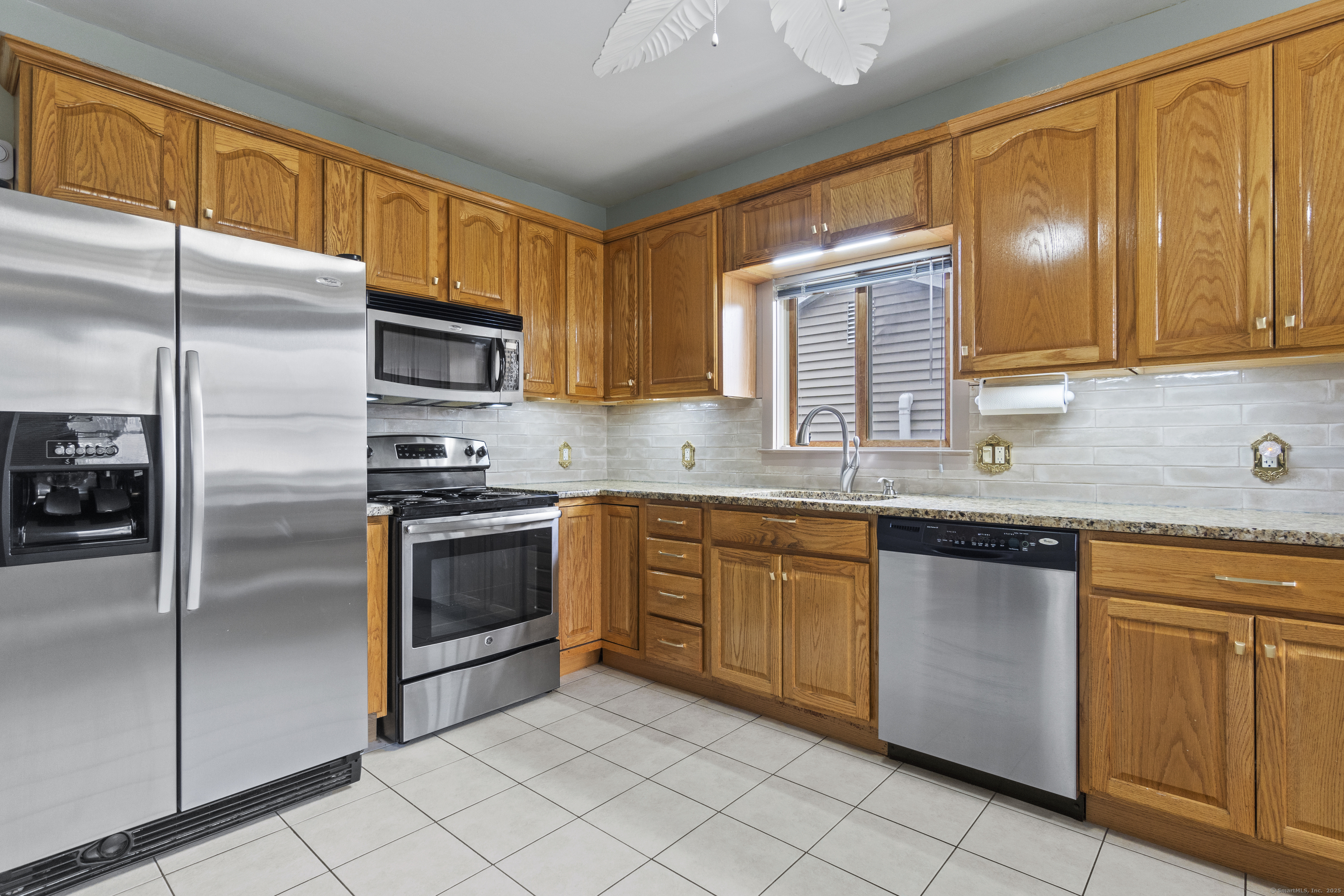 18 Lawncrest Road, West Haven, Connecticut image 4