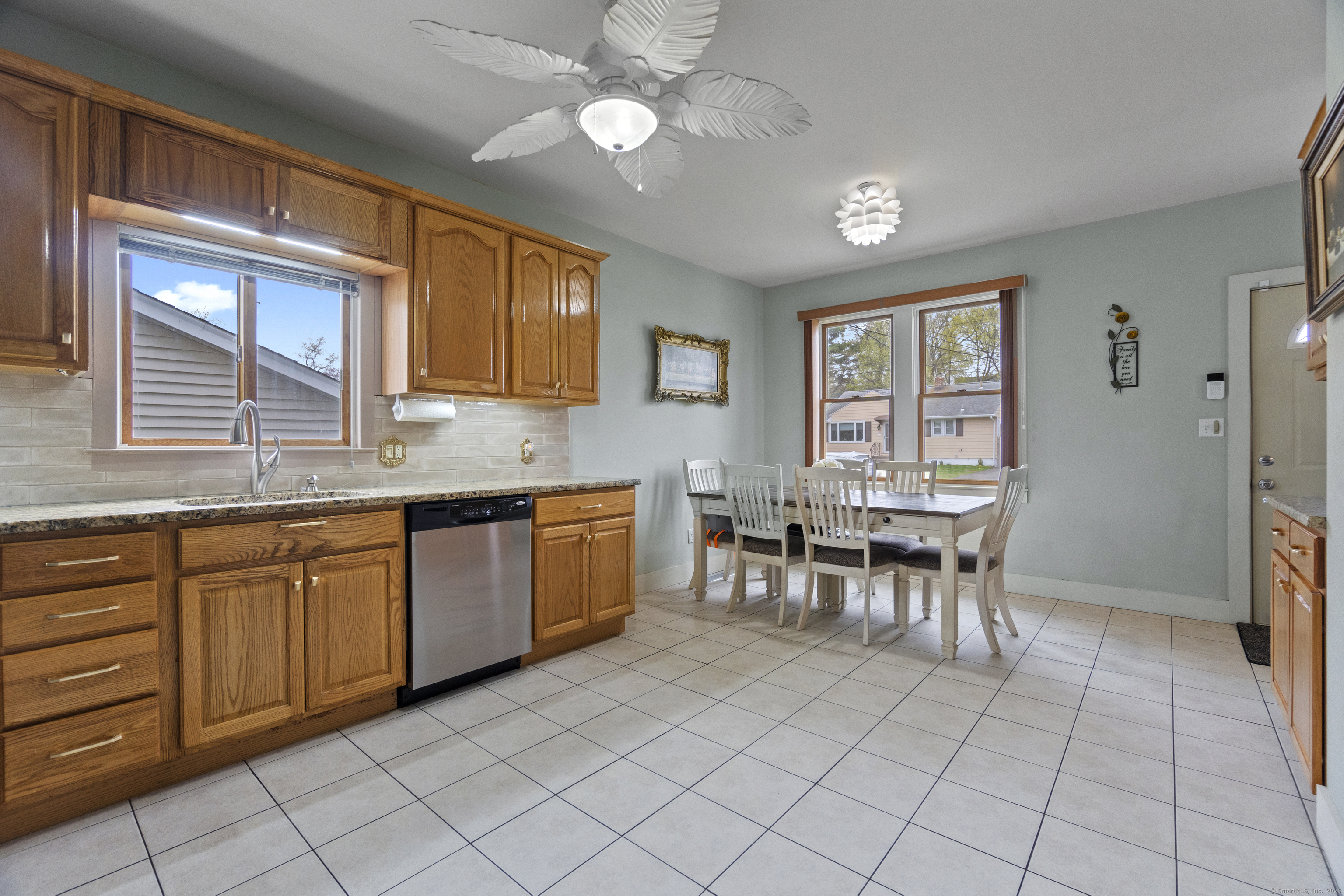 18 Lawncrest Road, West Haven, Connecticut image 3