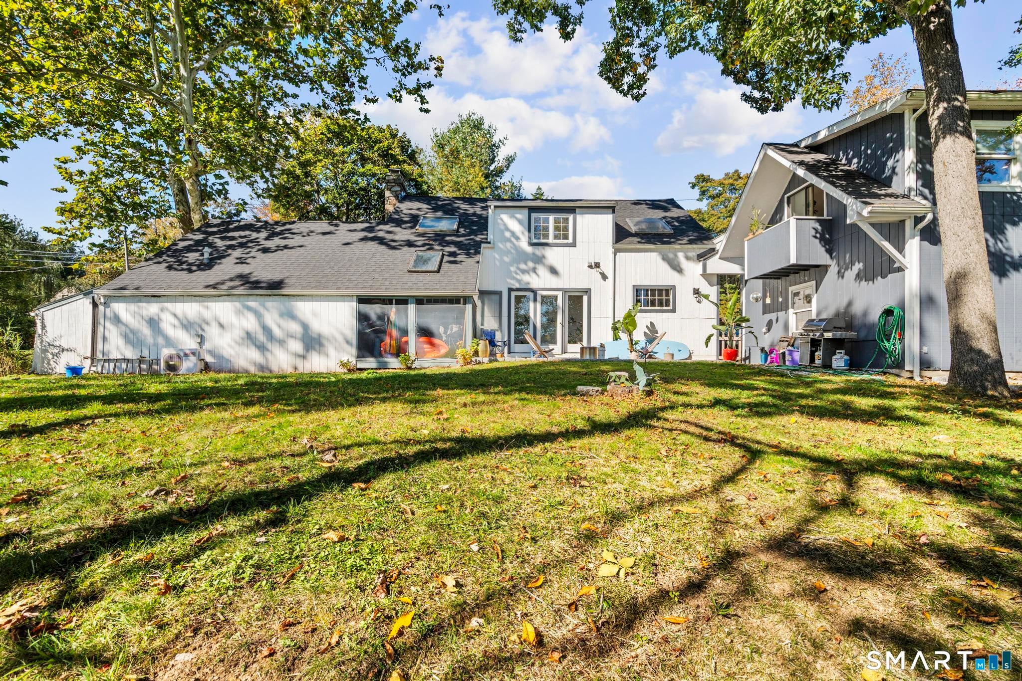 17 East River Road
