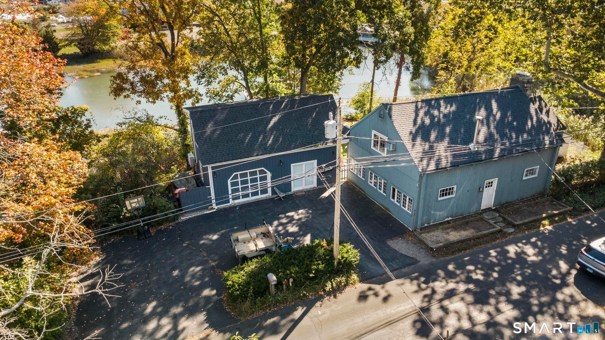 17 East River Road