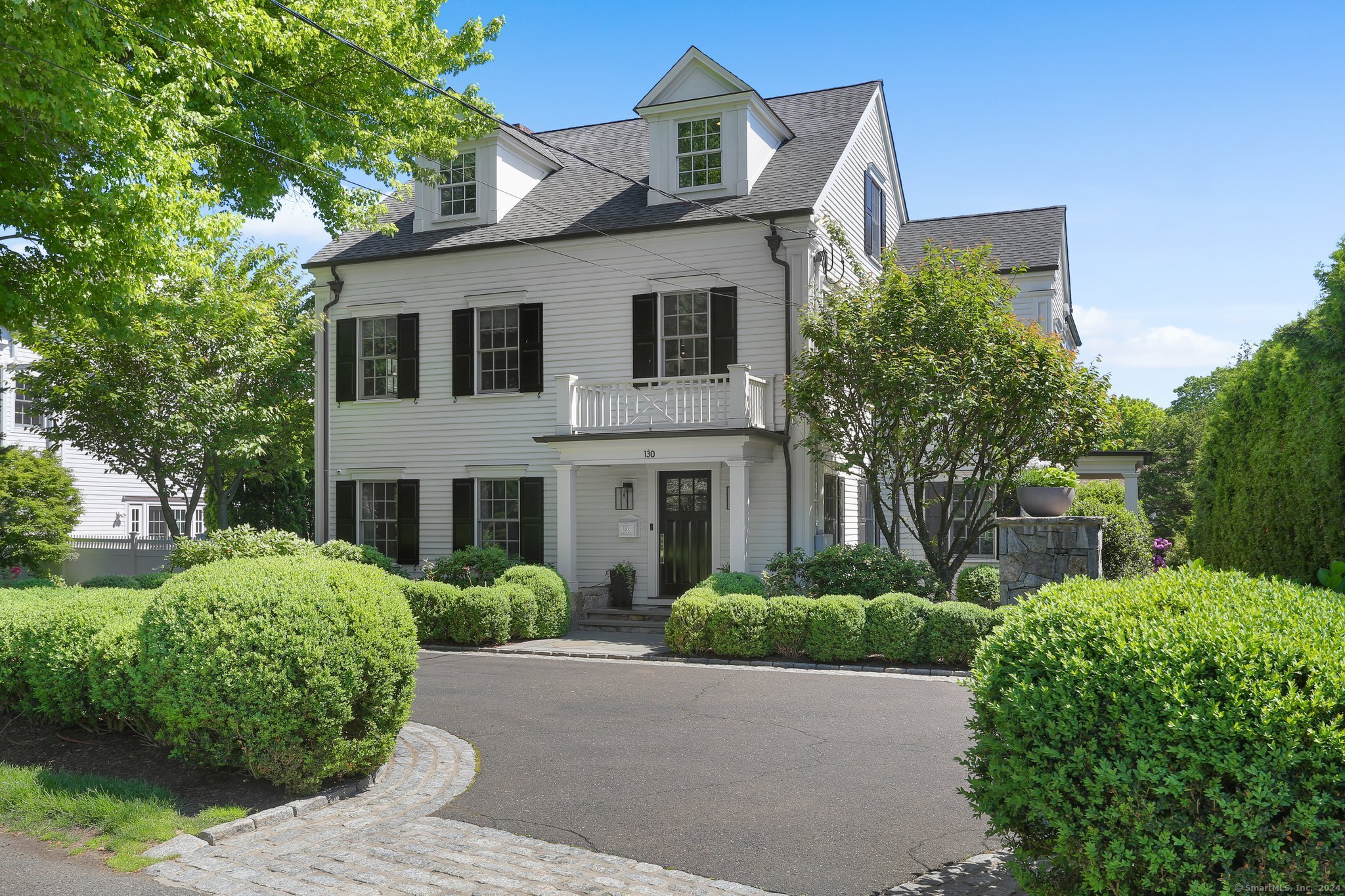 130 South Avenue, New Canaan, Connecticut - 5 Bedrooms  
6.5 Bathrooms  
14 Rooms - 