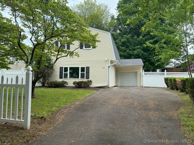Property for Sale at Southwind Drive, Norwalk, Connecticut - Bedrooms: 3 
Bathrooms: 2 
Rooms: 6  - $599,900