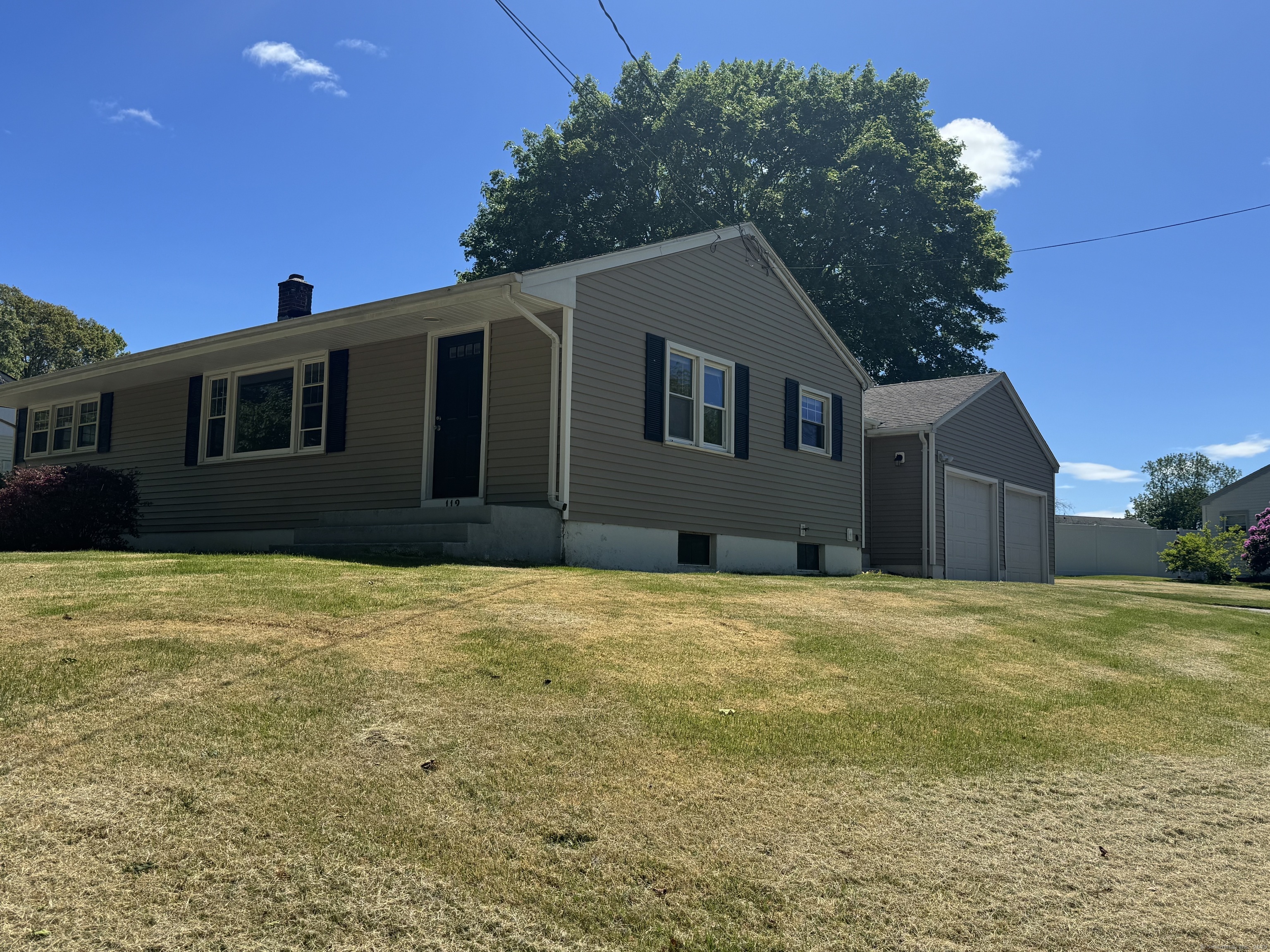 Rental Property at Fog Plain Road, Waterford, Connecticut - Bedrooms: 3 
Bathrooms: 2 
Rooms: 6  - $2,600 MO.