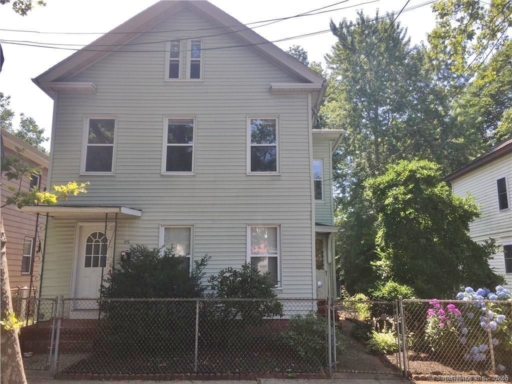 Nicoll Street 2nd Floor, New Haven, Connecticut - 2 Bedrooms  
1 Bathrooms  
4 Rooms - 