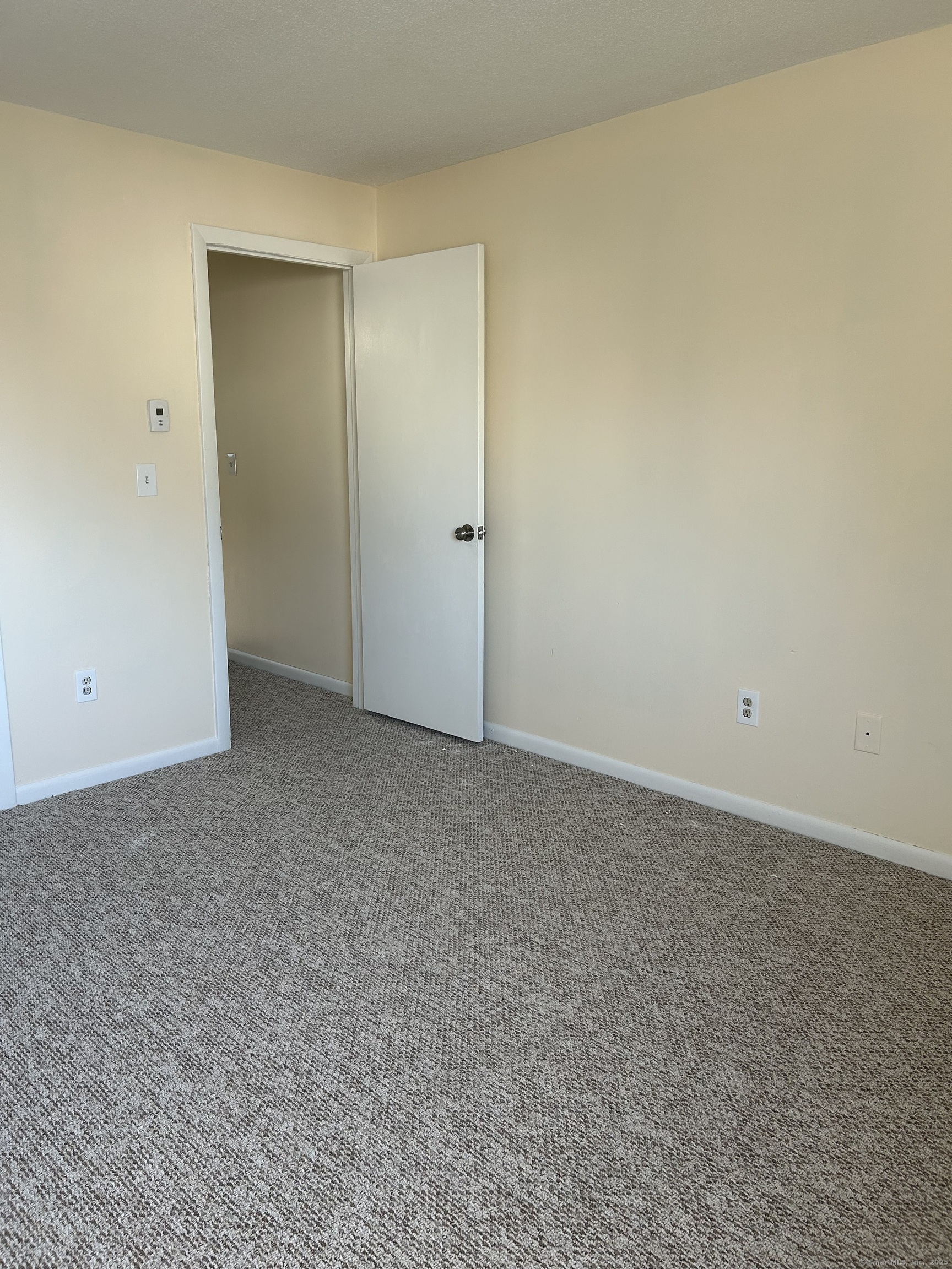 East Hartford, Connecticut 06108, United States, 1 Bedroom Bedrooms, ,2 BathroomsBathrooms,Residential,Pending,18307