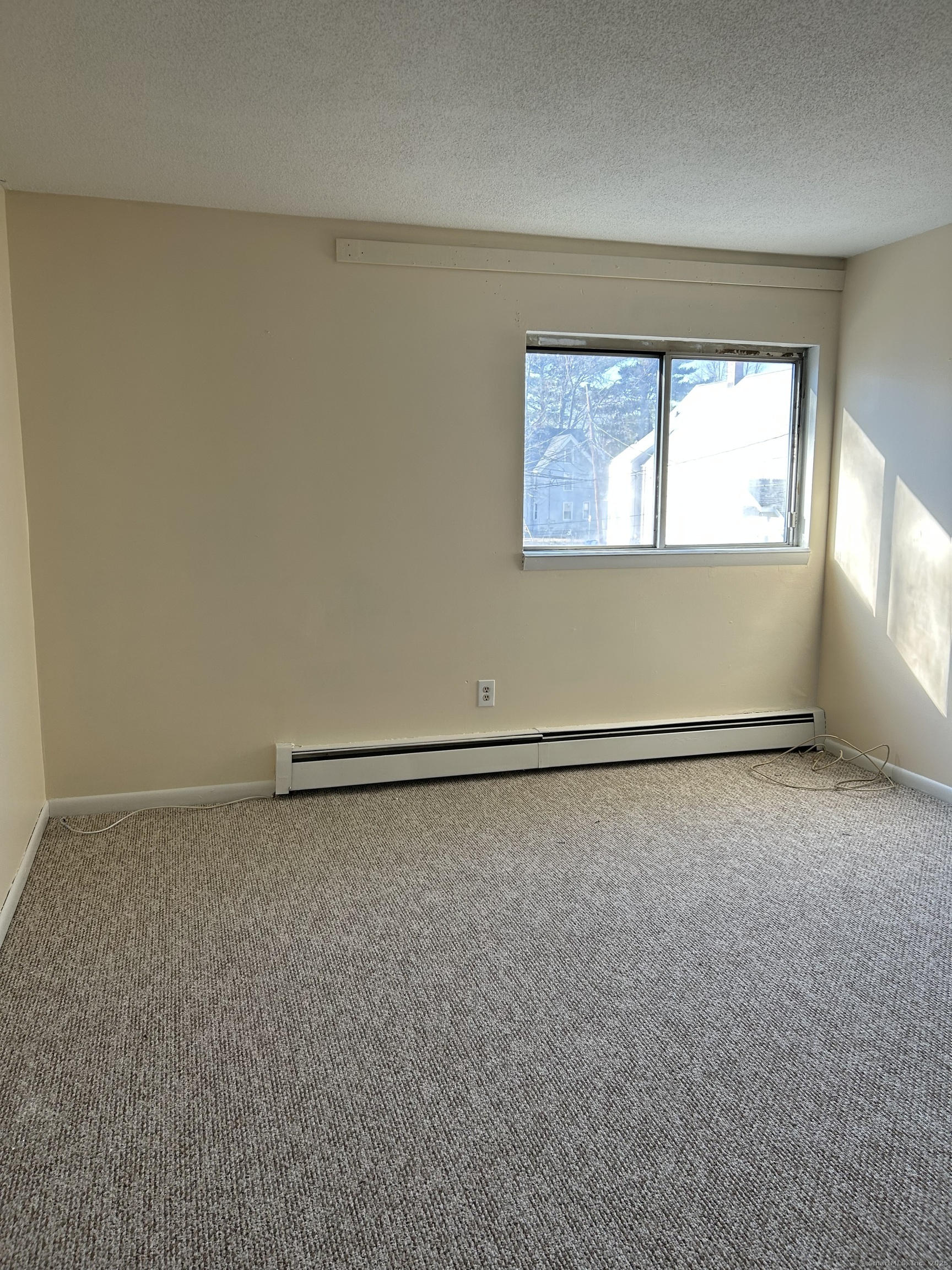 East Hartford, Connecticut 06108, United States, 1 Bedroom Bedrooms, ,2 BathroomsBathrooms,Residential,Pending,18307