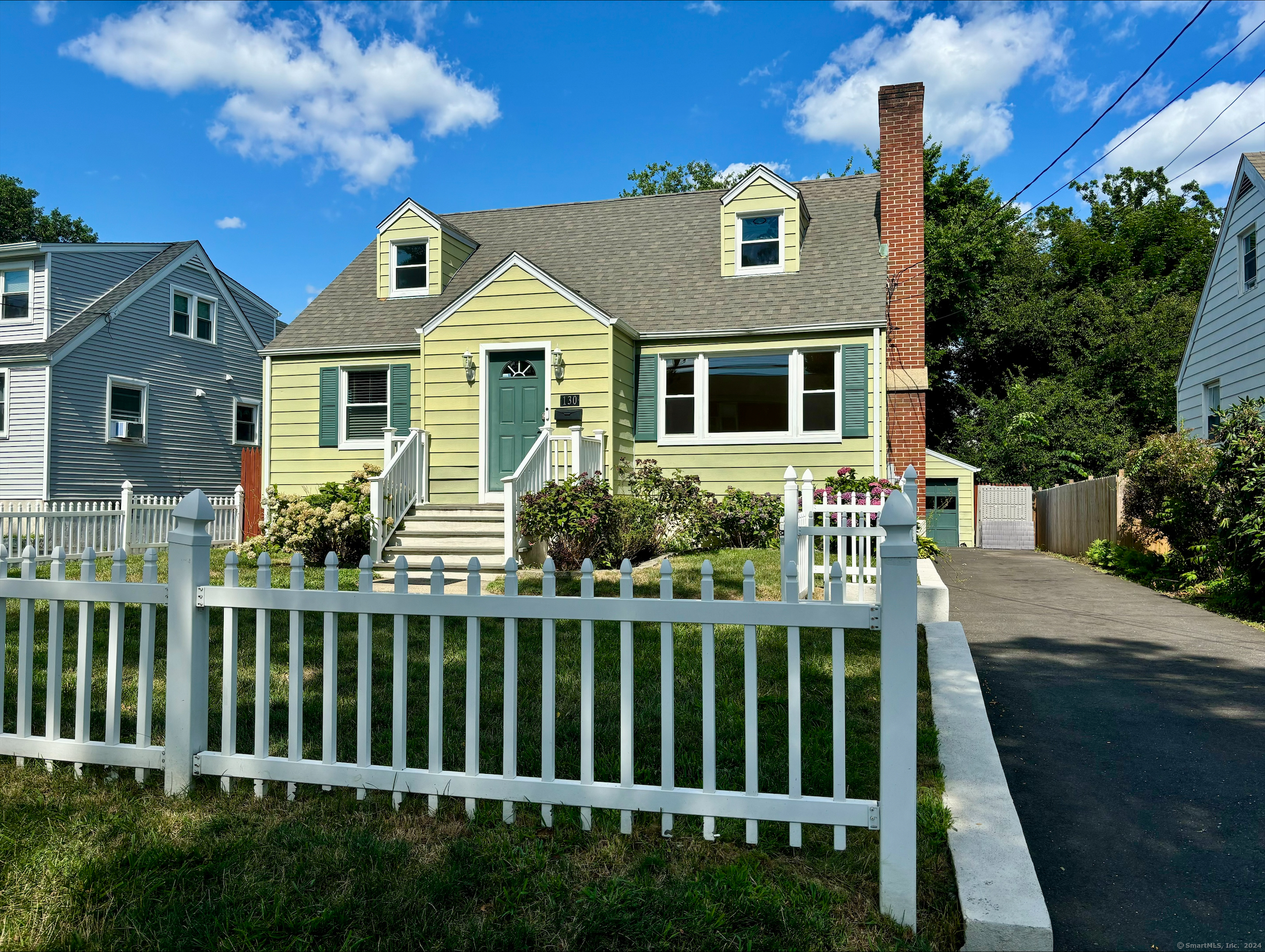 Property for Sale at 130 Stuart Avenue, Norwalk, Connecticut - Bedrooms: 3 
Bathrooms: 1 
Rooms: 5  - $539,000