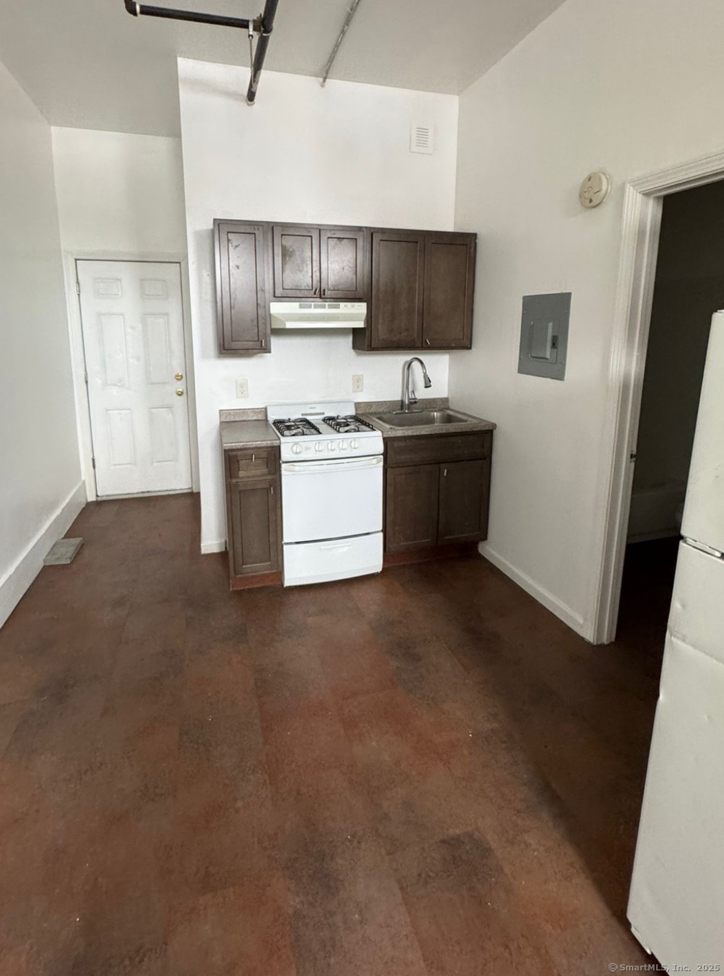 Rental Property at Main Street 23, Bridgeport, Connecticut - Bedrooms: 1 
Bathrooms: 1 
Rooms: 4  - $1,625 MO.