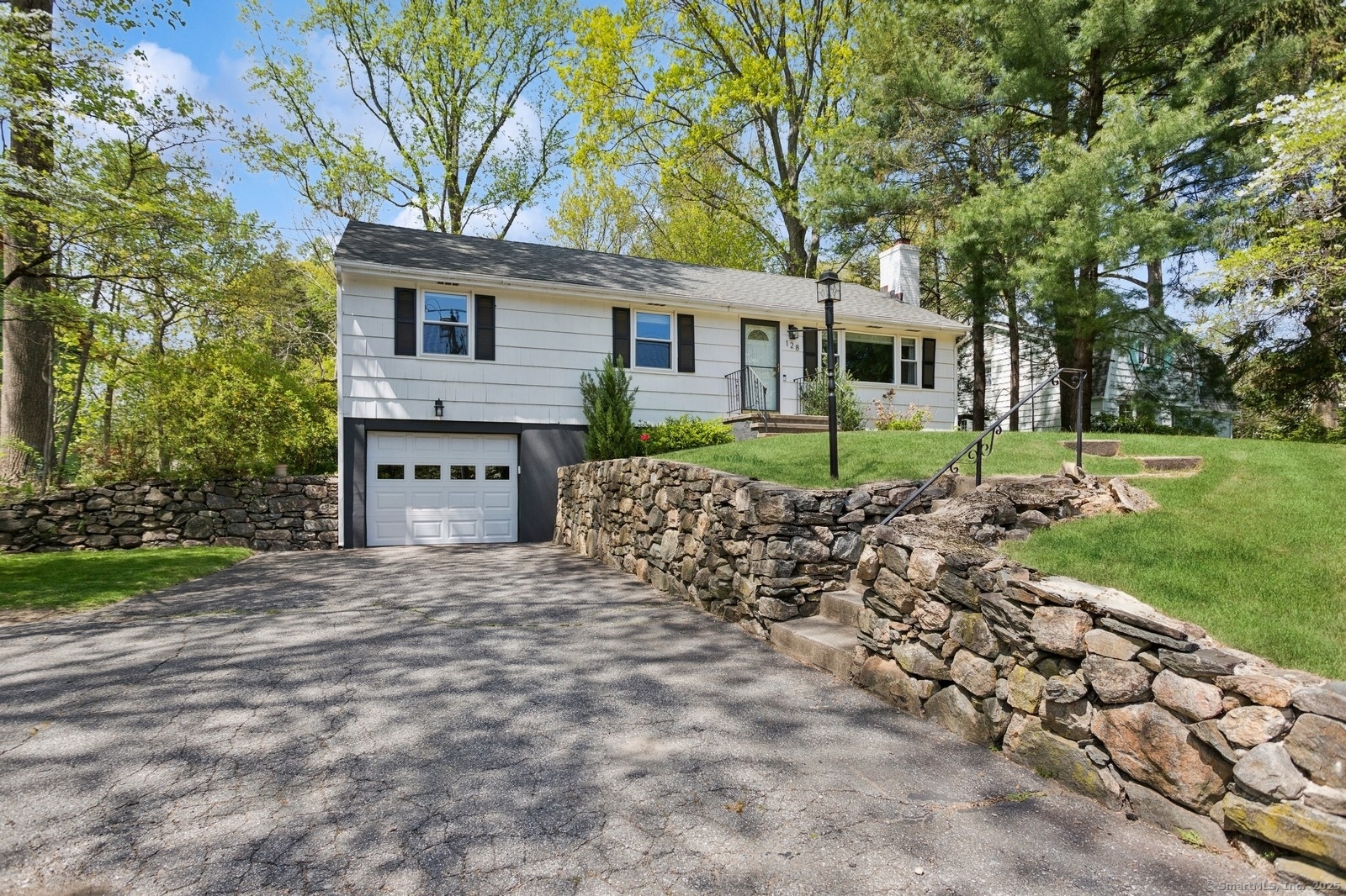 Property for Sale at West Avenue, Darien, Connecticut - Bedrooms: 3 
Bathrooms: 3 
Rooms: 5  - $1,395,000