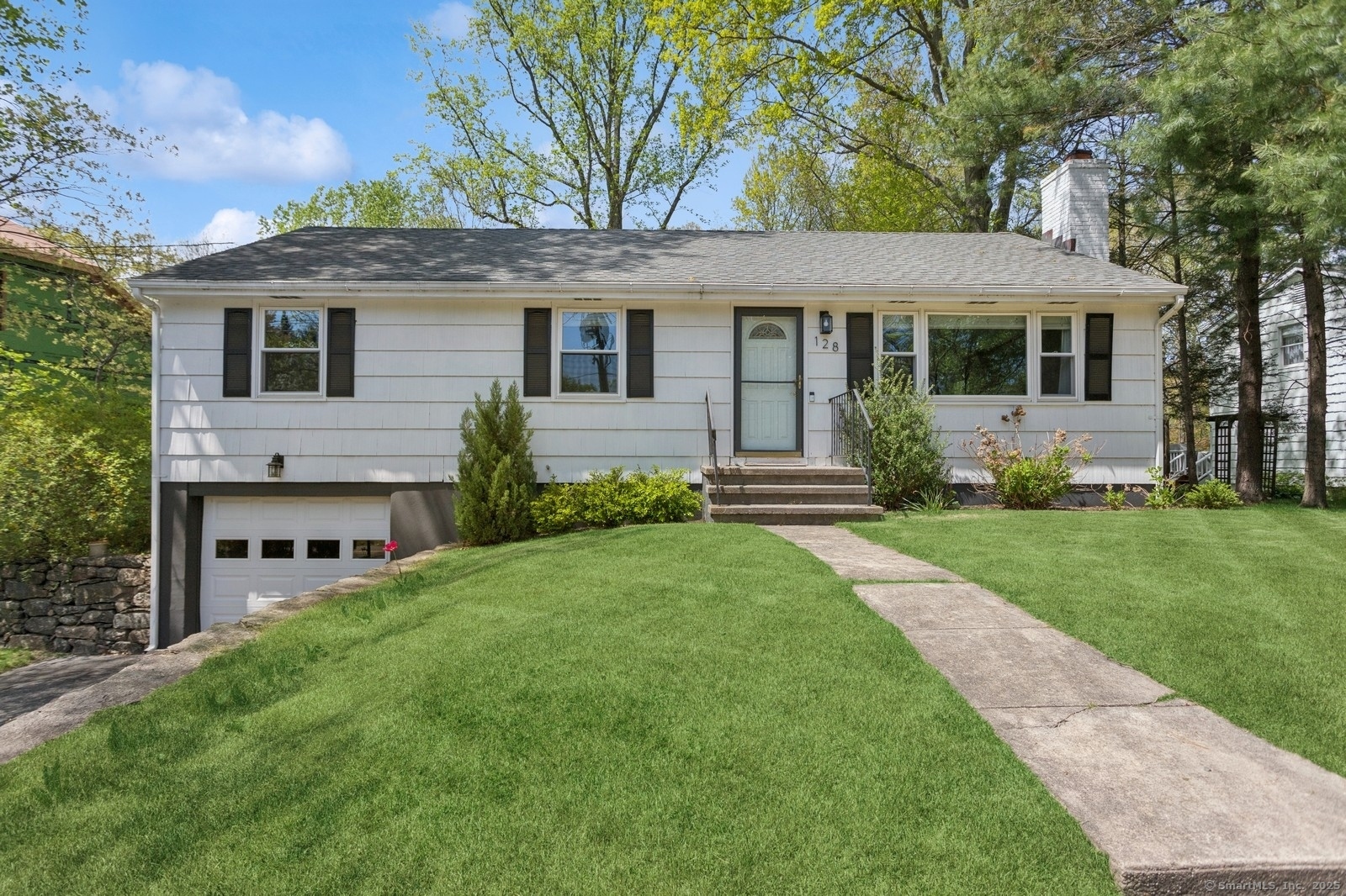 Property for Sale at West Avenue, Darien, Connecticut - Bedrooms: 3 
Bathrooms: 3 
Rooms: 5  - $1,395,000