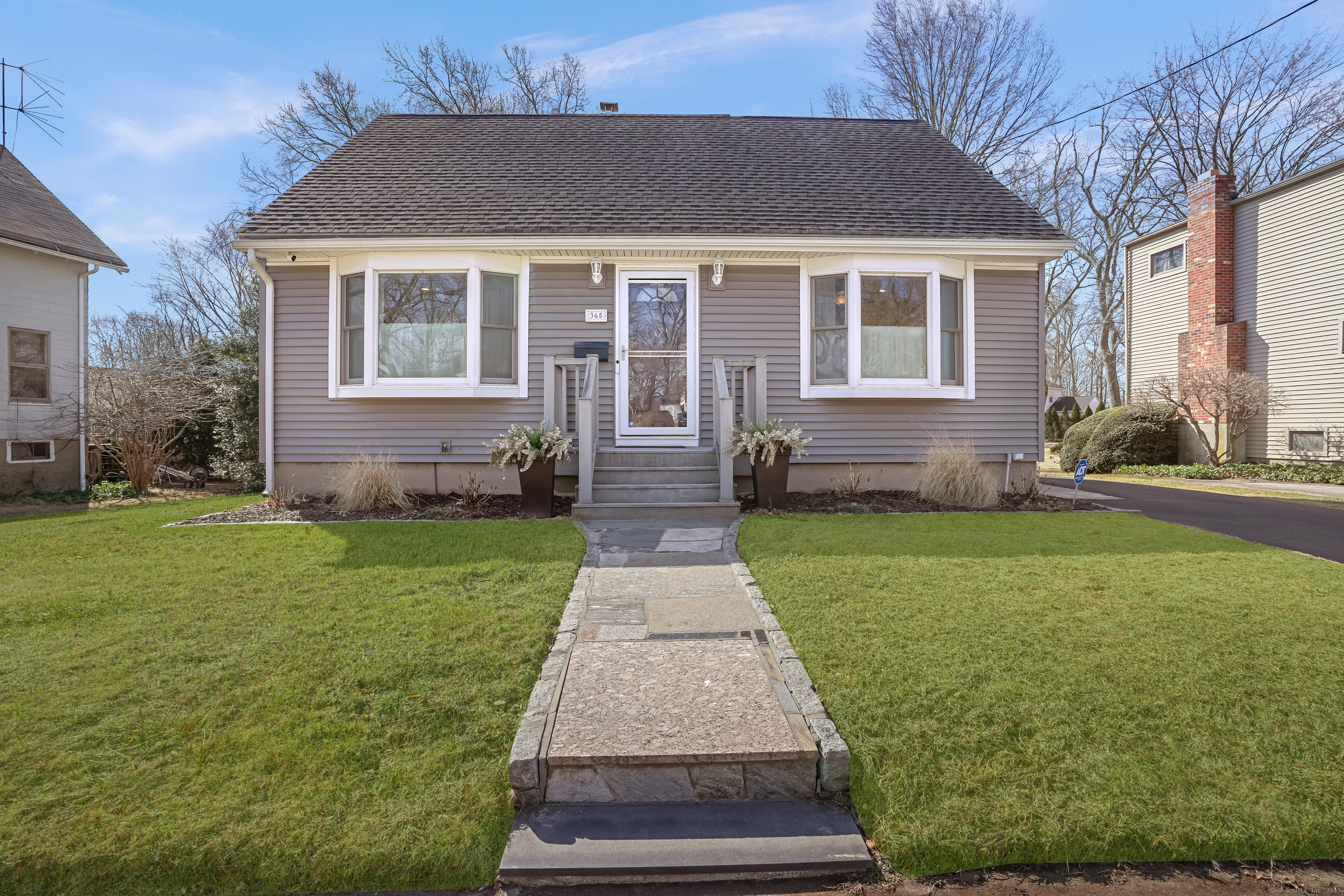 365 Highland Avenue, Stratford, Connecticut - 3 Bedrooms  
2 Bathrooms  
6 Rooms - 