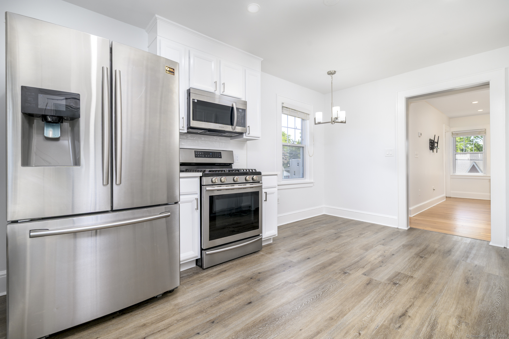20 Scofield Place, Norwalk, Connecticut - 2 Bedrooms  
1 Bathrooms  
7 Rooms - 