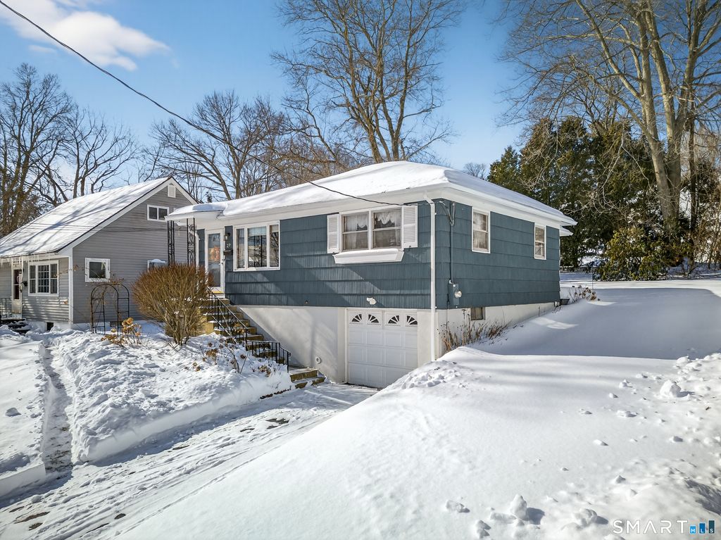 Photo of 27 Robinwood Road, Waterbury, CT 06708 (MLS # 24150089)