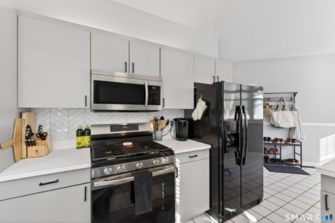 Tiny photo for 5 Greystone #5, Shelton, CT 06484 (MLS # 24156463)