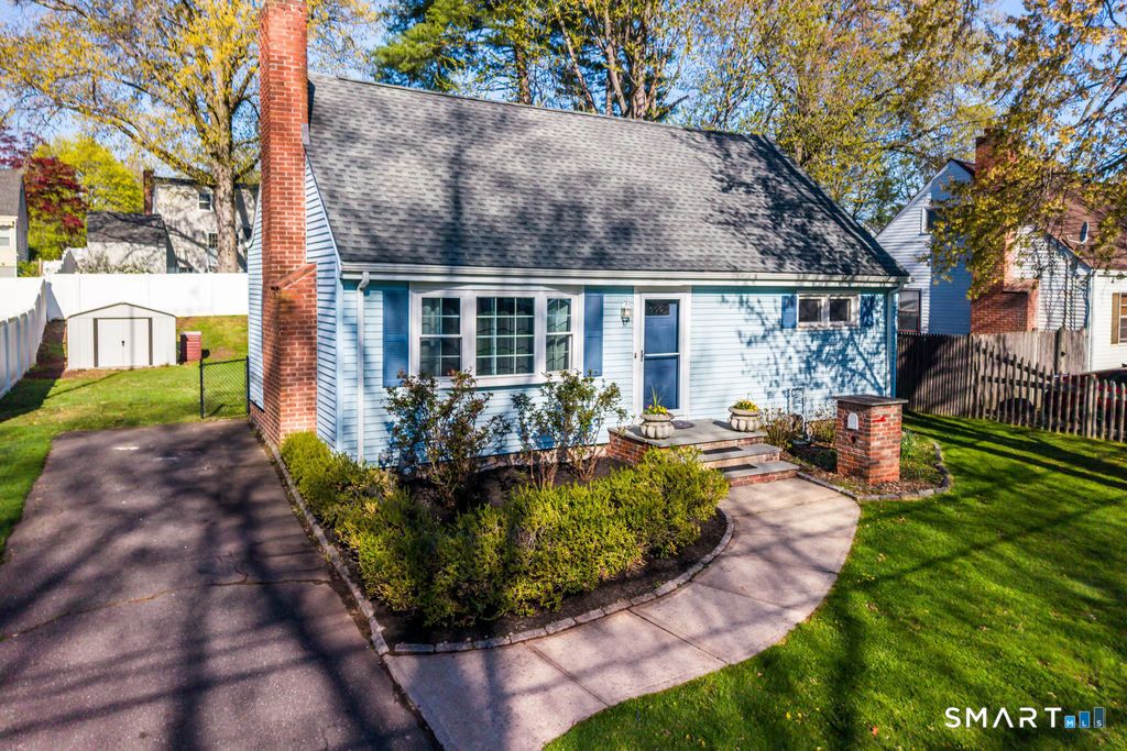 Photo of 37 Lewis Lane, West Hartford, CT 06107 (MLS # 24170042)