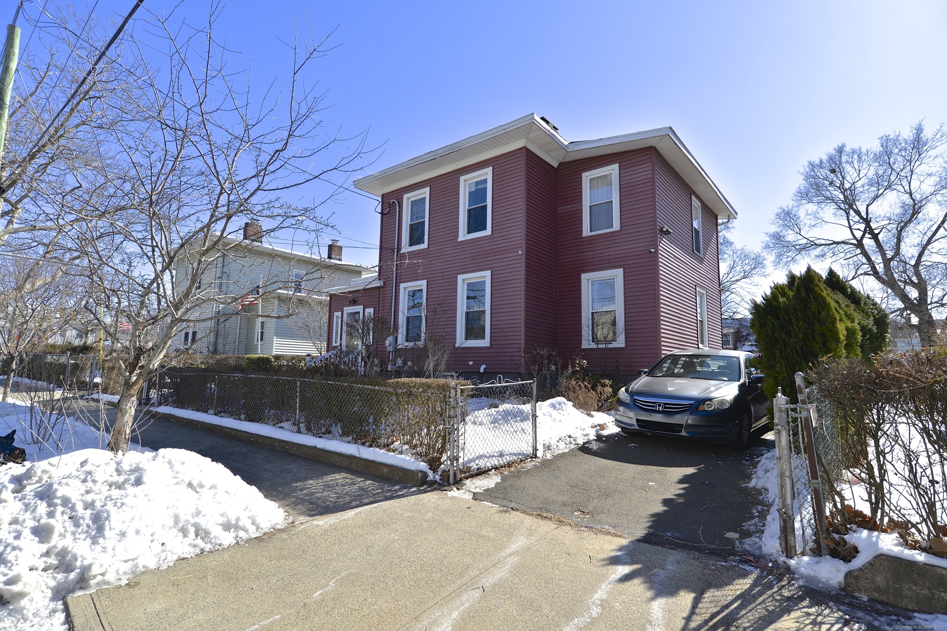 Exchange Street, New Haven, Connecticut - 3 Bedrooms  
2 Bathrooms  
6 Rooms - 