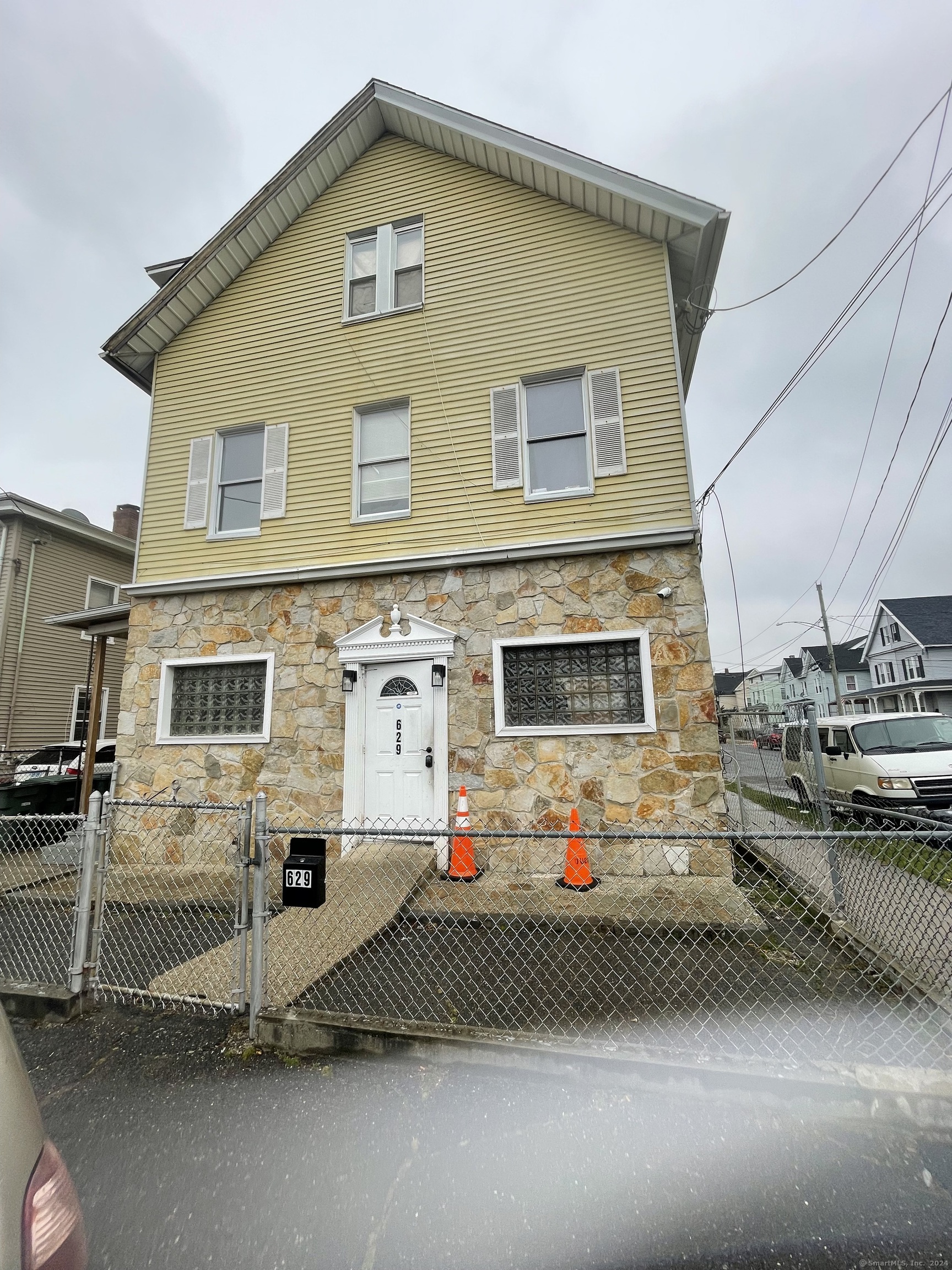 Property for Sale at Noble Avenue, Bridgeport, Connecticut - Bedrooms: 6 
Bathrooms: 5 
Rooms: 9  - $550,000