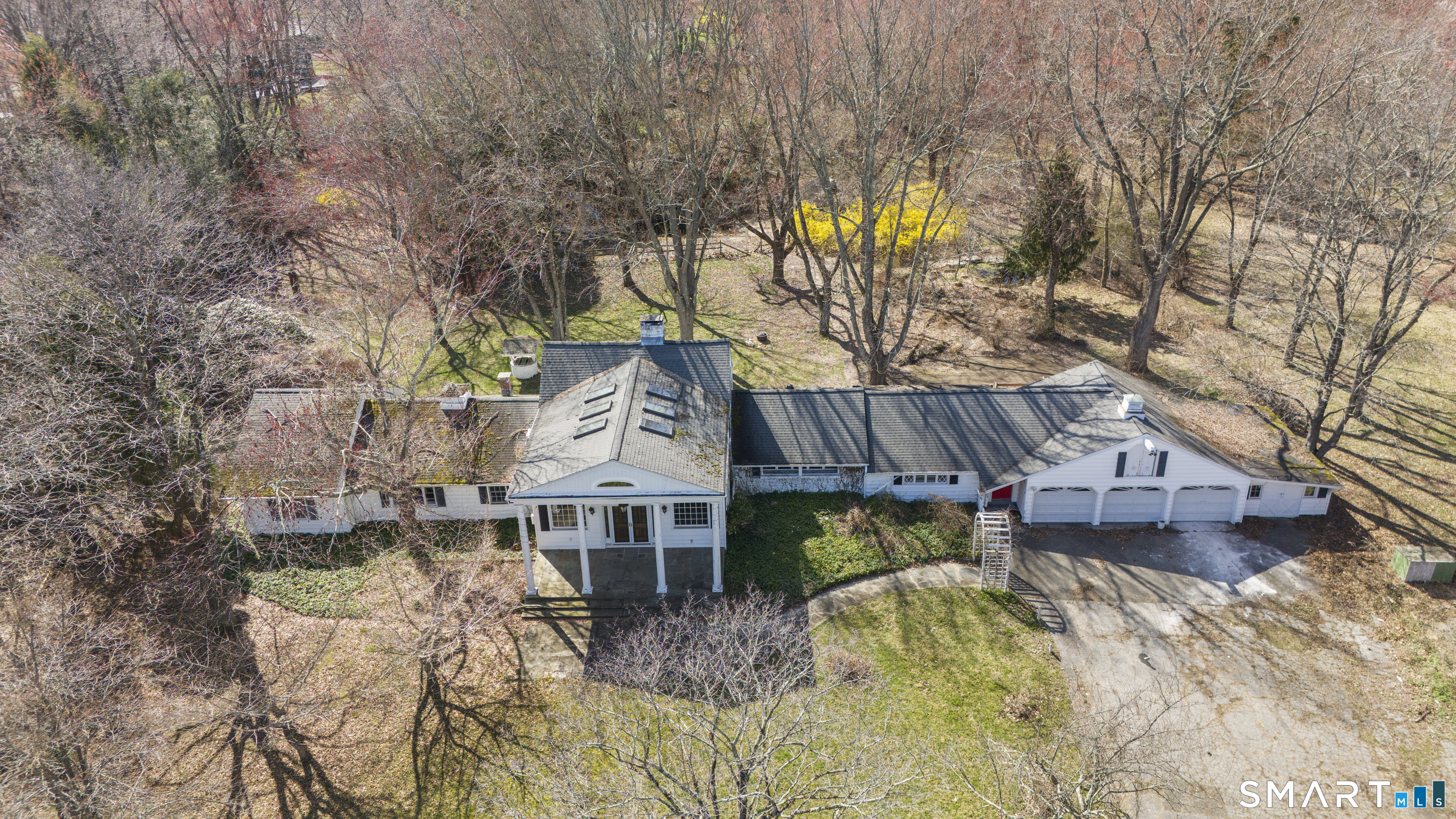 835 Monroe Turnpike
