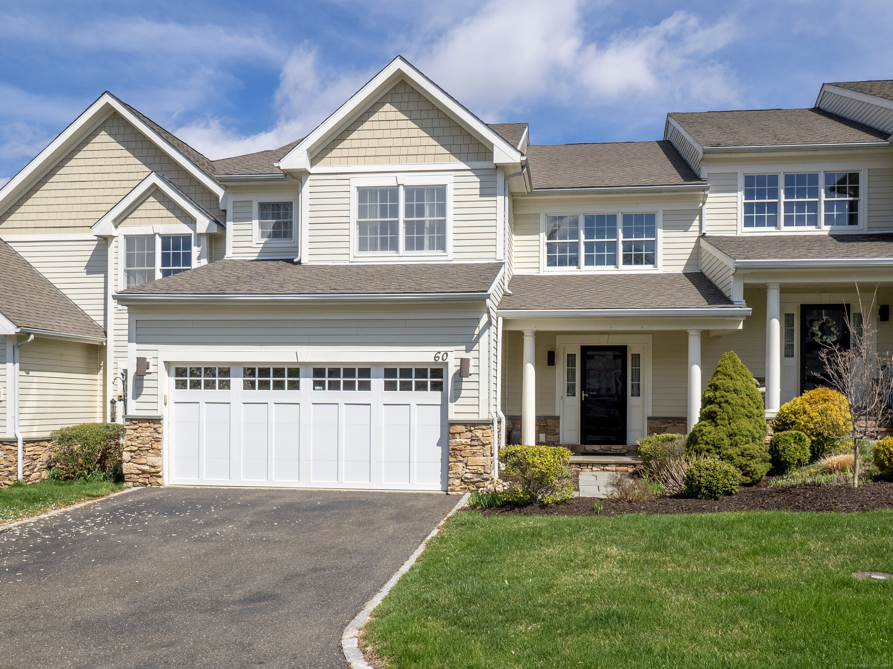 Danbury Road 60, Ridgefield, Connecticut - 2 Bedrooms  
3 Bathrooms  
8 Rooms - 