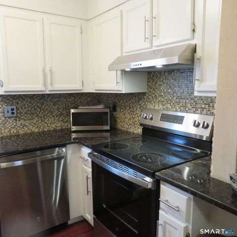 Tiny photo for 410 Farmington Avenue #APT 3L, New Britain, CT 06053 (MLS # 24153614)