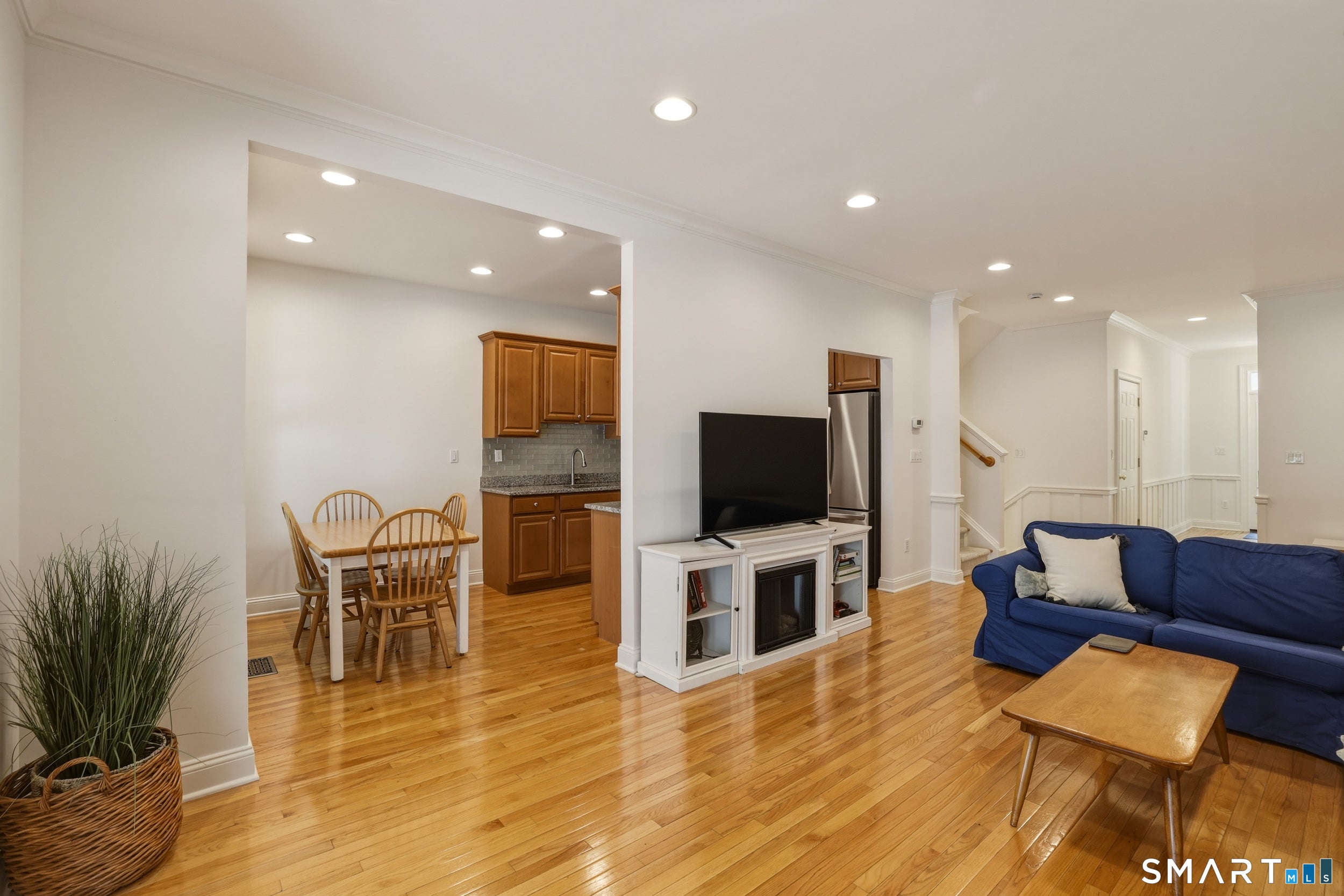 12 Schoolhouse Drive 12