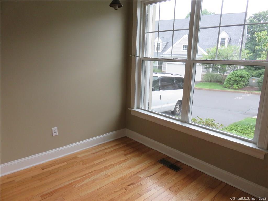 Farmington, Connecticut 06032, United States, 3 Bedrooms Bedrooms, ,3 BathroomsBathrooms,Residential,Active,227733