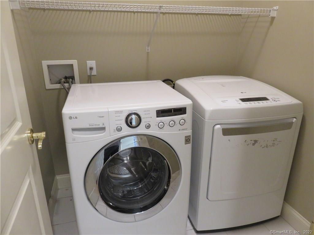 Farmington, Connecticut 06032, United States, 3 Bedrooms Bedrooms, ,3 BathroomsBathrooms,Residential,Active,227733