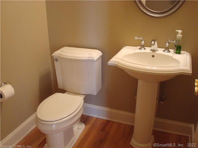 Farmington, Connecticut 06032, United States, 3 Bedrooms Bedrooms, ,3 BathroomsBathrooms,Residential,Active,227733