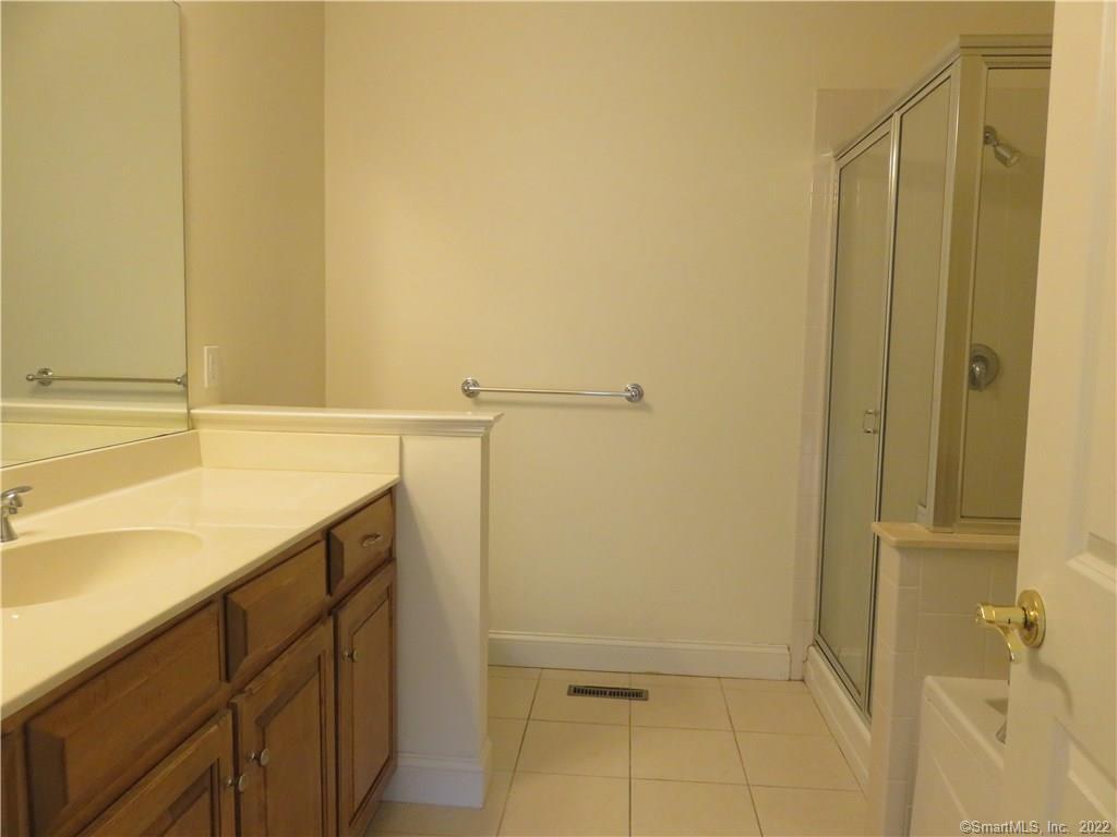 Farmington, Connecticut 06032, United States, 3 Bedrooms Bedrooms, ,3 BathroomsBathrooms,Residential,Active,227733