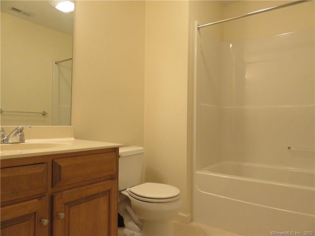 Farmington, Connecticut 06032, United States, 3 Bedrooms Bedrooms, ,3 BathroomsBathrooms,Residential,Active,227733