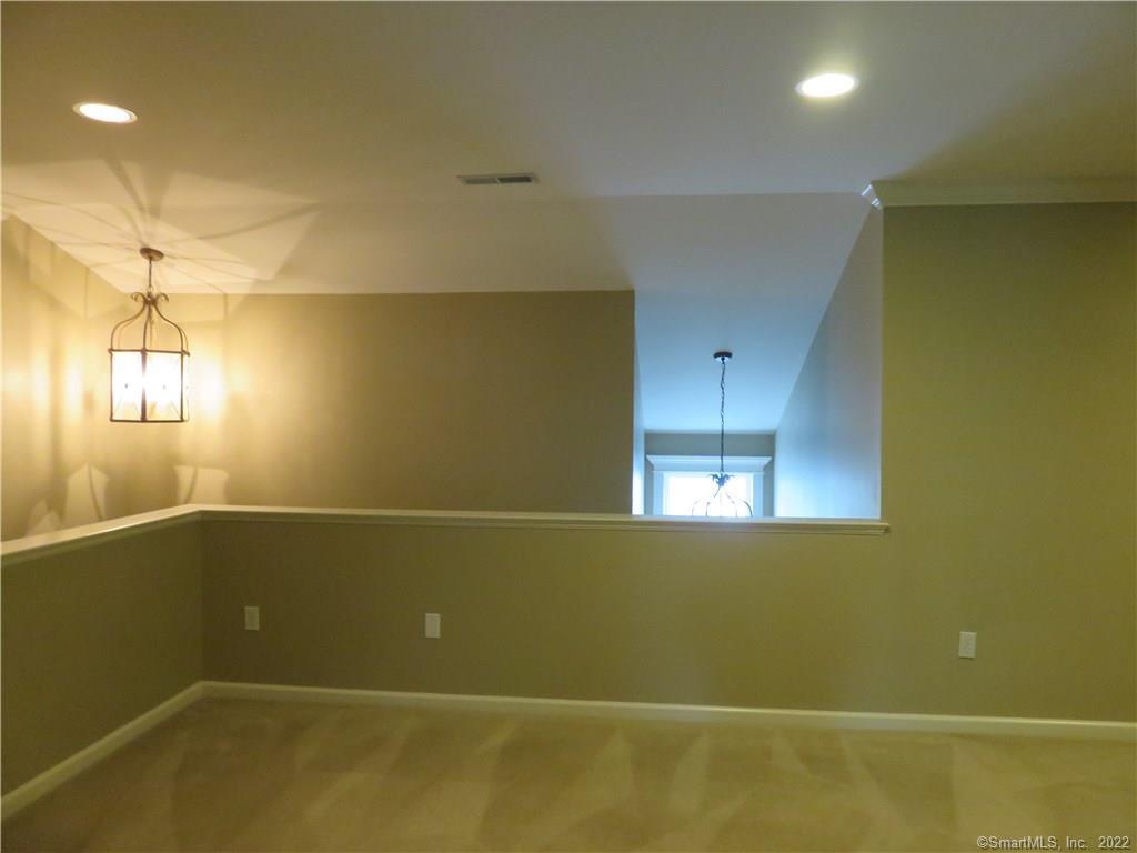 Farmington, Connecticut 06032, United States, 3 Bedrooms Bedrooms, ,3 BathroomsBathrooms,Residential,Active,227733