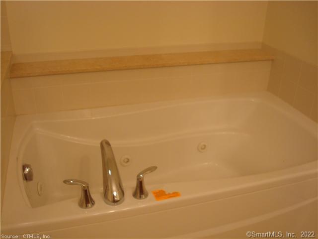 Farmington, Connecticut 06032, United States, 3 Bedrooms Bedrooms, ,3 BathroomsBathrooms,Residential,Active,227733