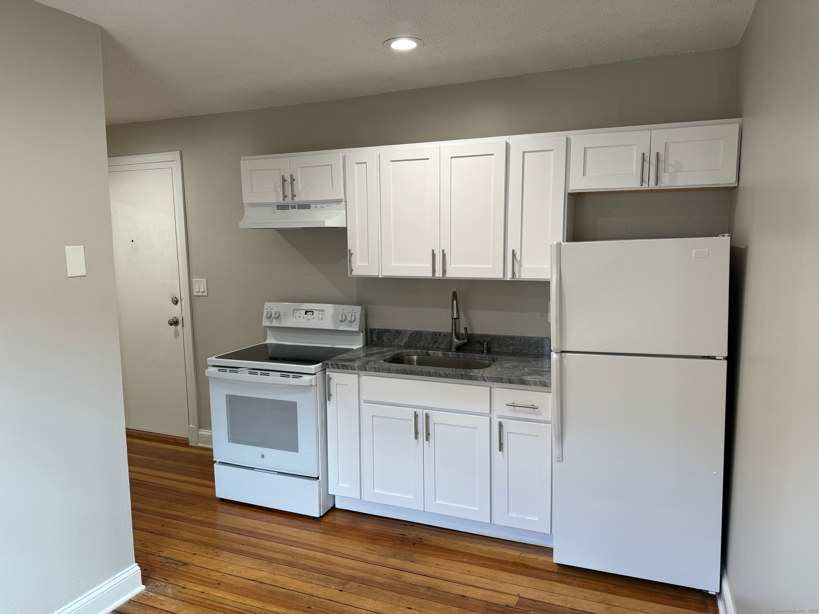 Rental Property at 1 Divinity Street 2C, Bristol, Connecticut - Bedrooms: 1 
Bathrooms: 1 
Rooms: 3  - $975 MO.