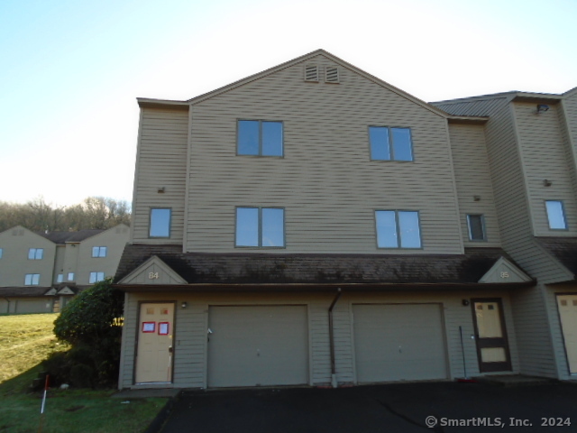 489 Wolcott Street Apt 84, Bristol, Connecticut - 2 Bedrooms  
2 Bathrooms  
4 Rooms - 