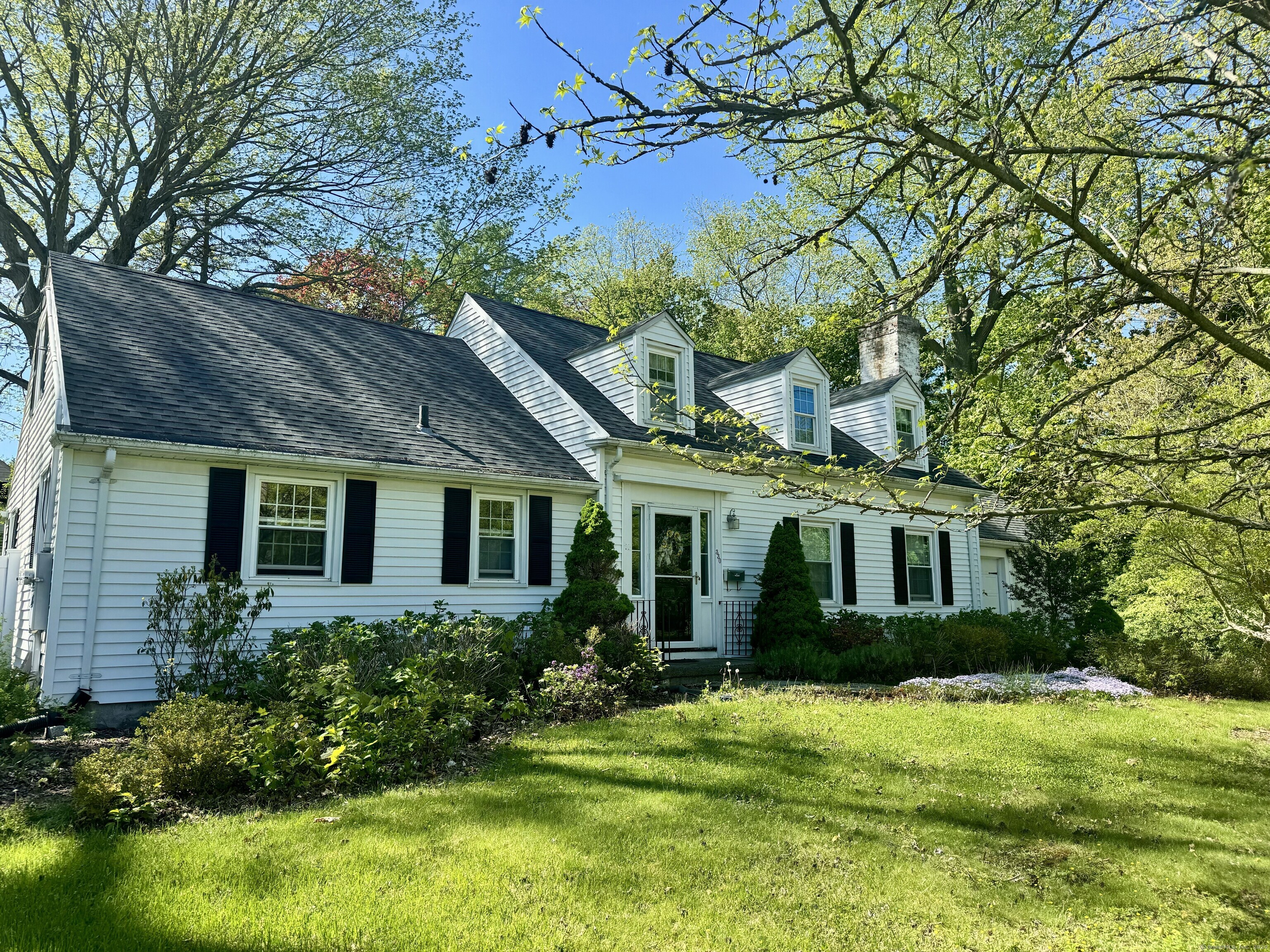 Rental Property at 330 Ridge Road, Hamden, Connecticut - Bedrooms: 4 
Bathrooms: 2 
Rooms: 7  - $4,200 MO.