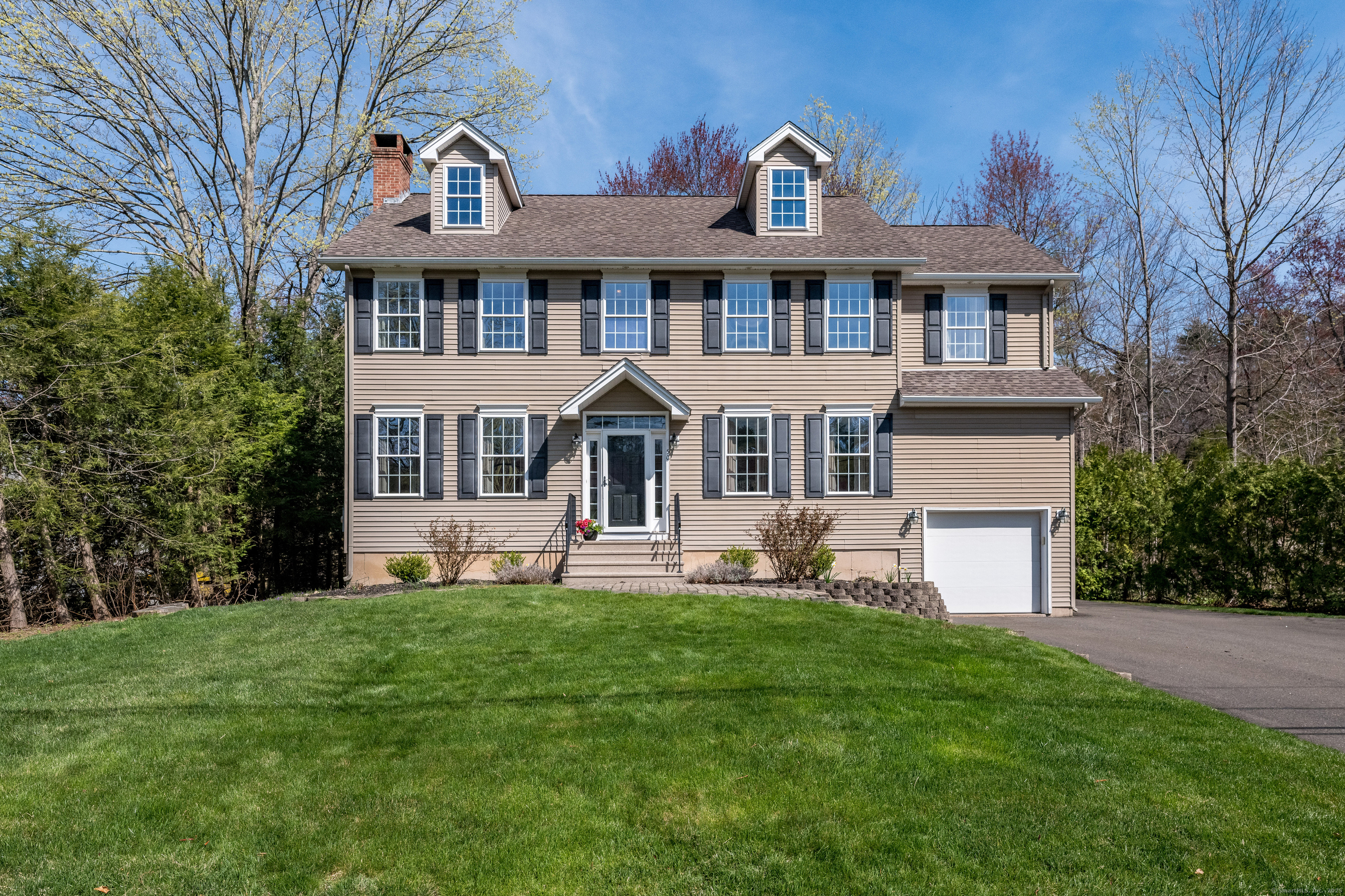 Property for Sale at School Street, Avon, Connecticut - Bedrooms: 4 
Bathrooms: 3 
Rooms: 7  - $535,000