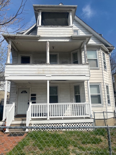 Beaver Street 2nd Fl, Ansonia, Connecticut - 2 Bedrooms  
1 Bathrooms  
5 Rooms - 
