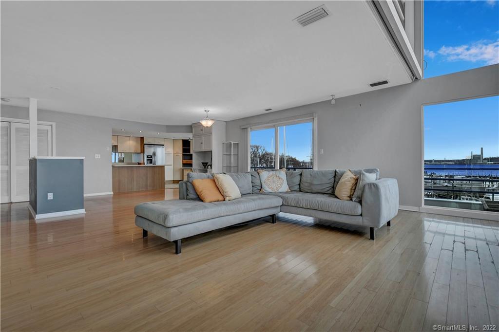 8 Harbour Close #8, New Haven, Connecticut image 2
