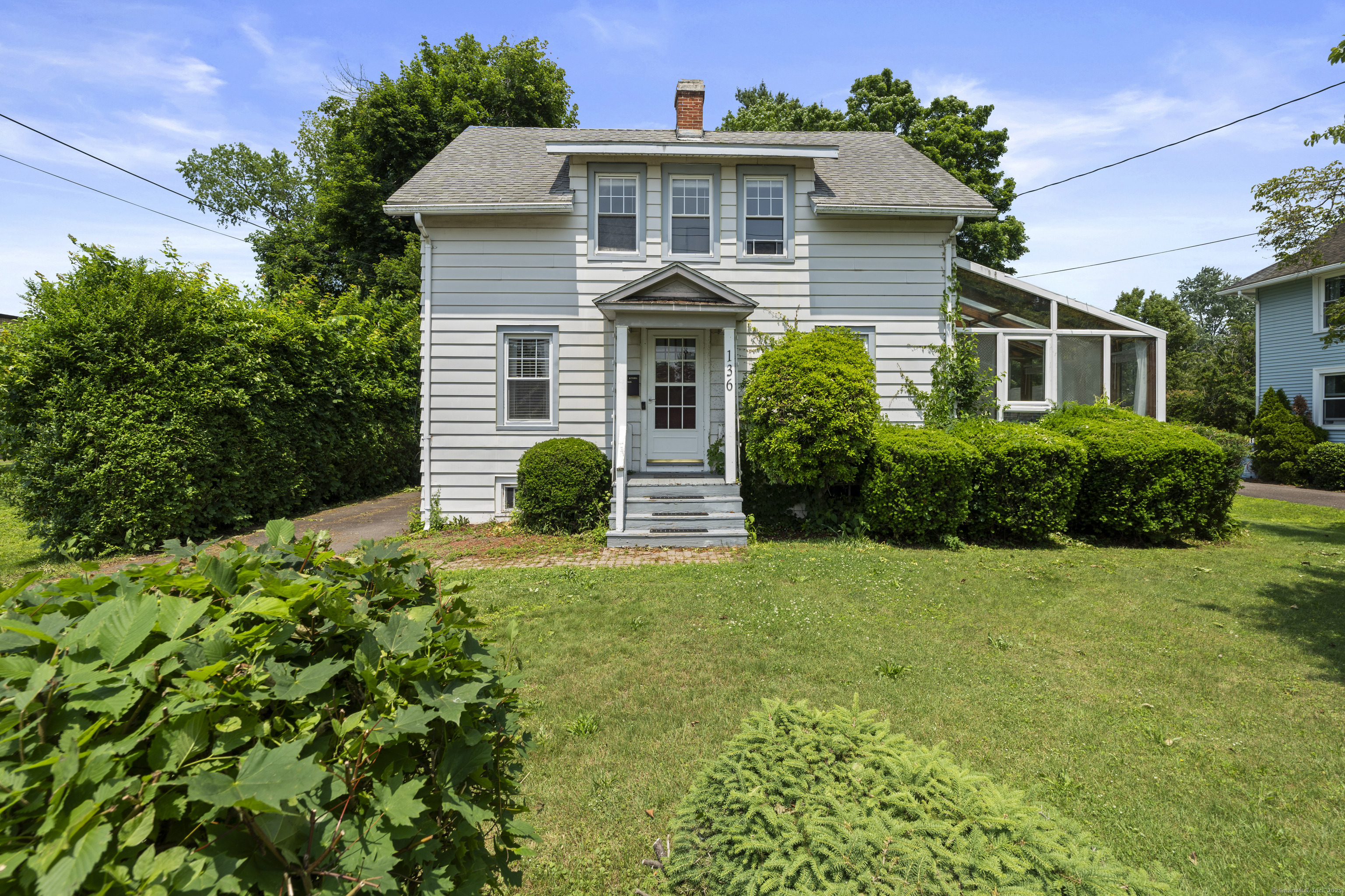 Bloomfield Avenue, Windsor, Connecticut - 3 Bedrooms  
2 Bathrooms  
6 Rooms - 