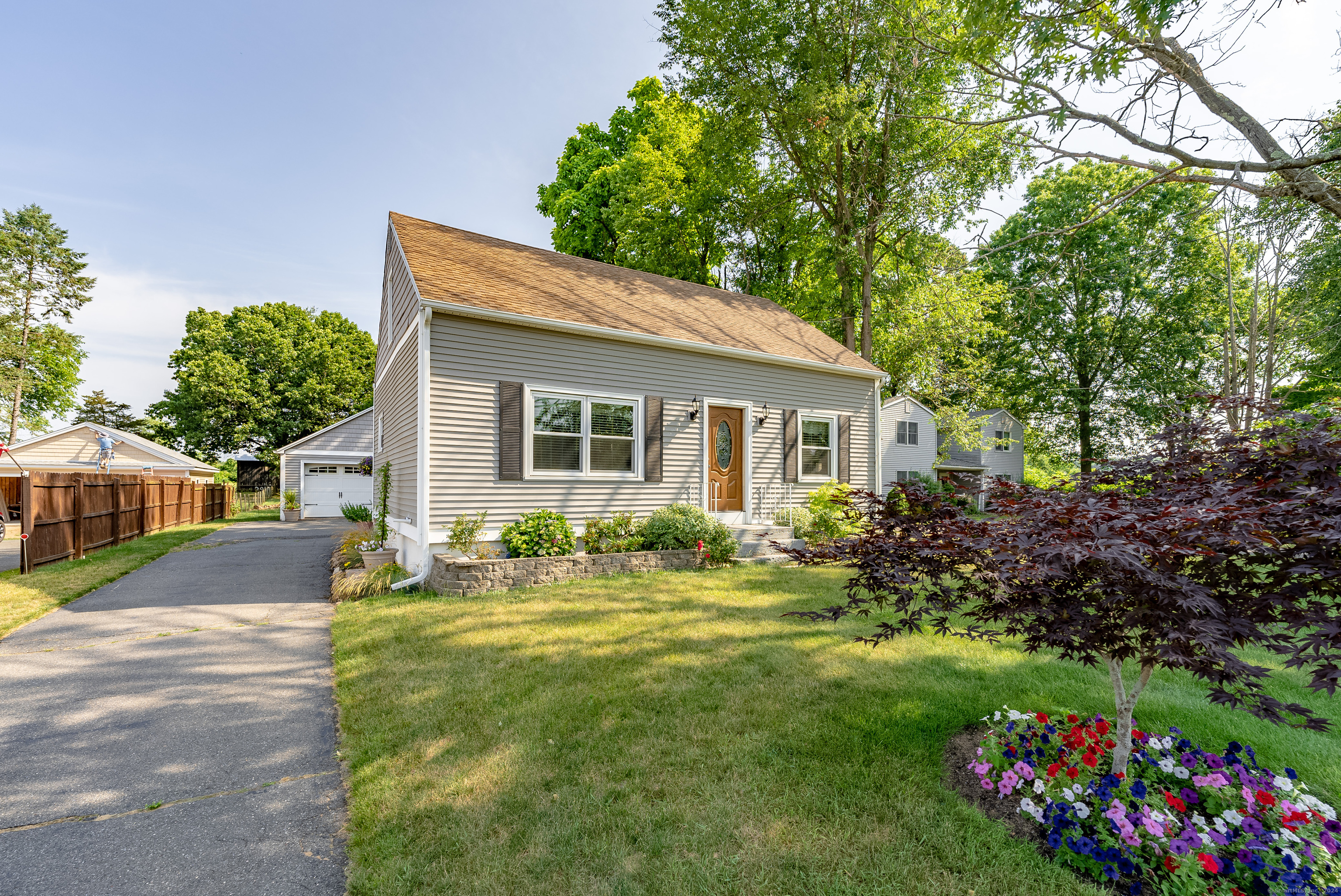 Property for Sale at 31 Tromley Road, East Windsor, Connecticut - Bedrooms: 3 
Bathrooms: 1 
Rooms: 6  - $319,900