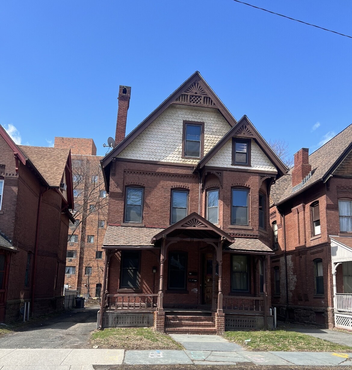 Property for Sale at Laurel Street, Hartford, Connecticut - Bedrooms: 6 
Bathrooms: 3 
Rooms: 10  - $399,000