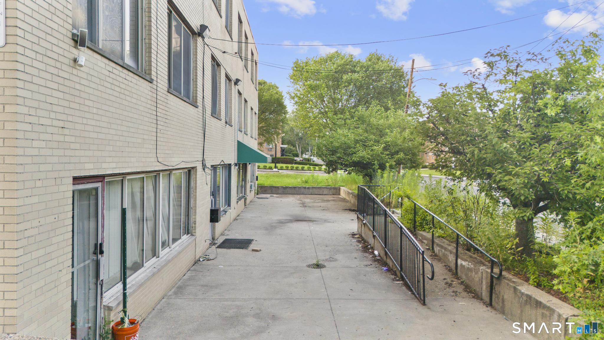 621 Farmington Avenue