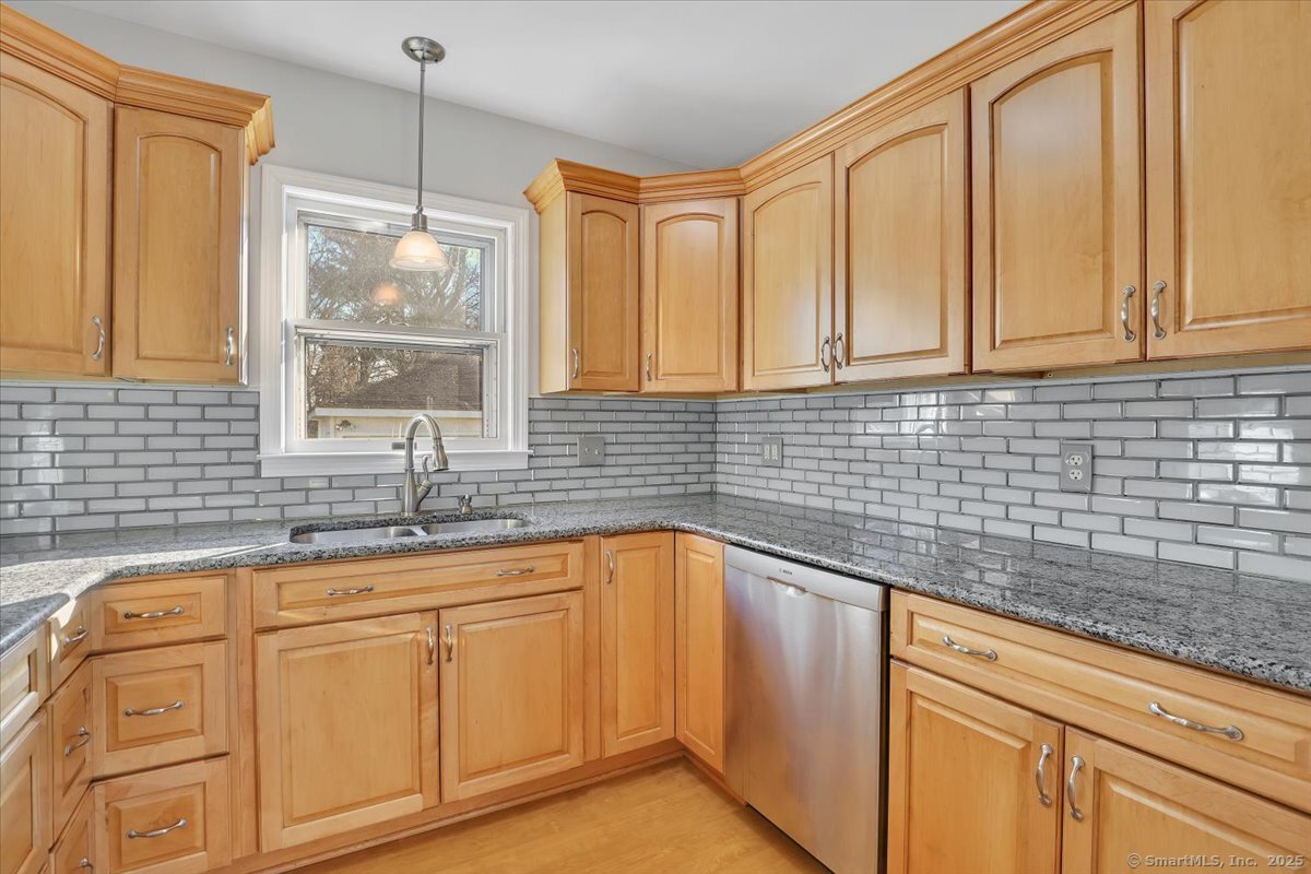 89 Maple Street, East Hartford, Connecticut image 5