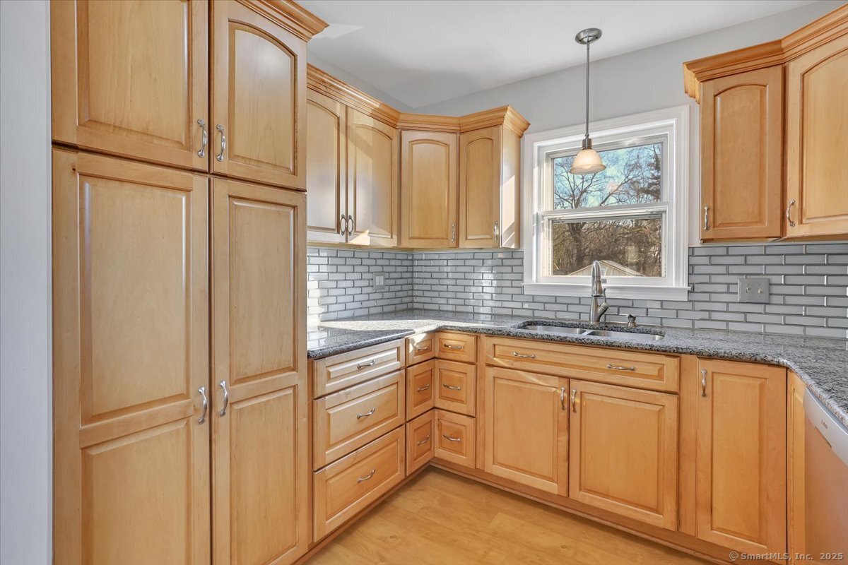 89 Maple Street, East Hartford, Connecticut image 6