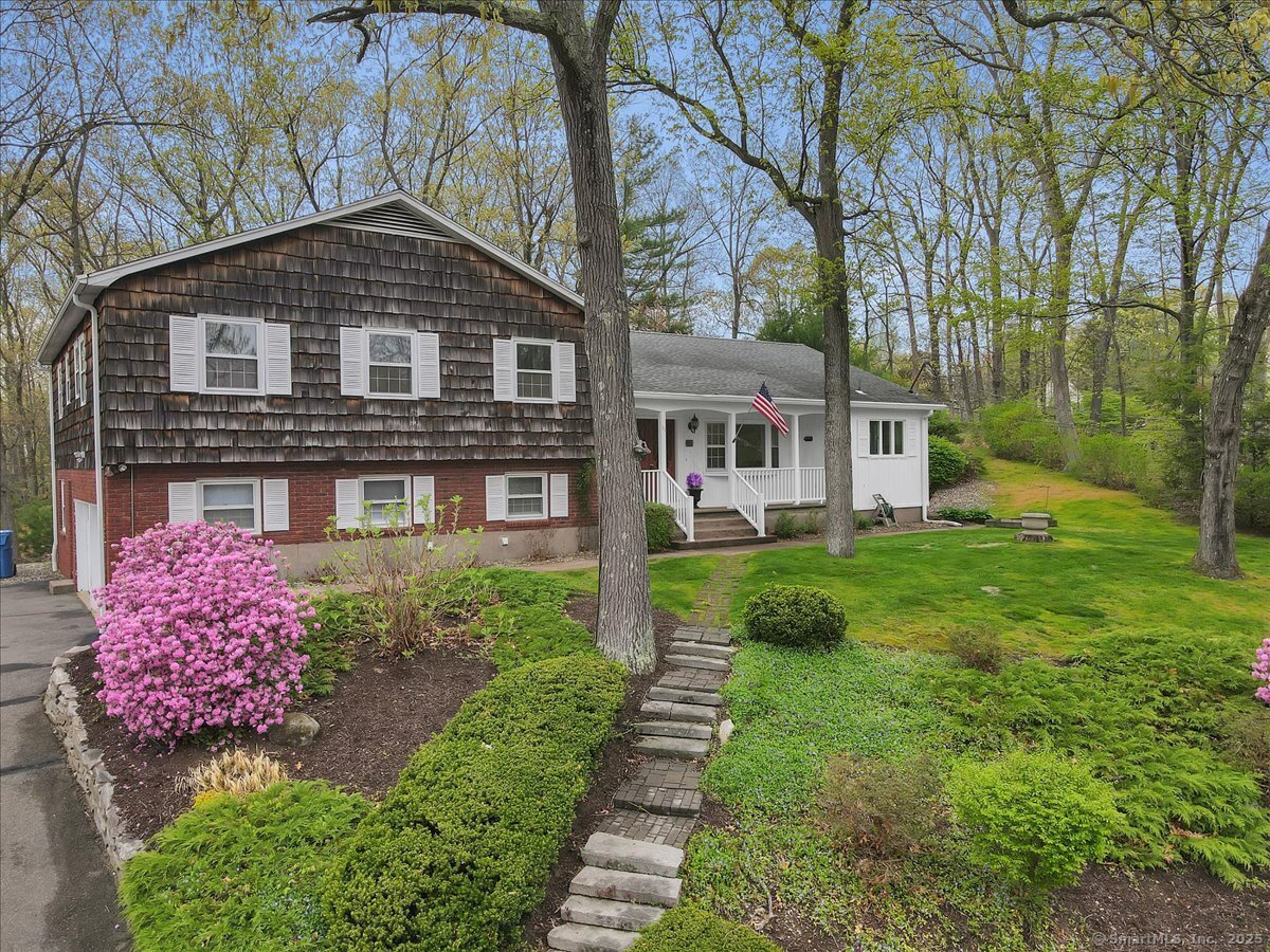 11 Dorset Lane, Manchester, Connecticut image 2