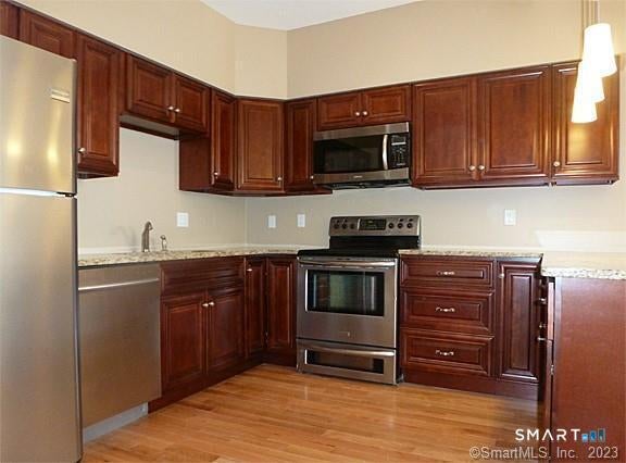 390 Boston Neck Road 1G